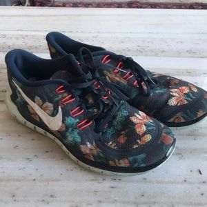 Flower pattern NIKE running shoes